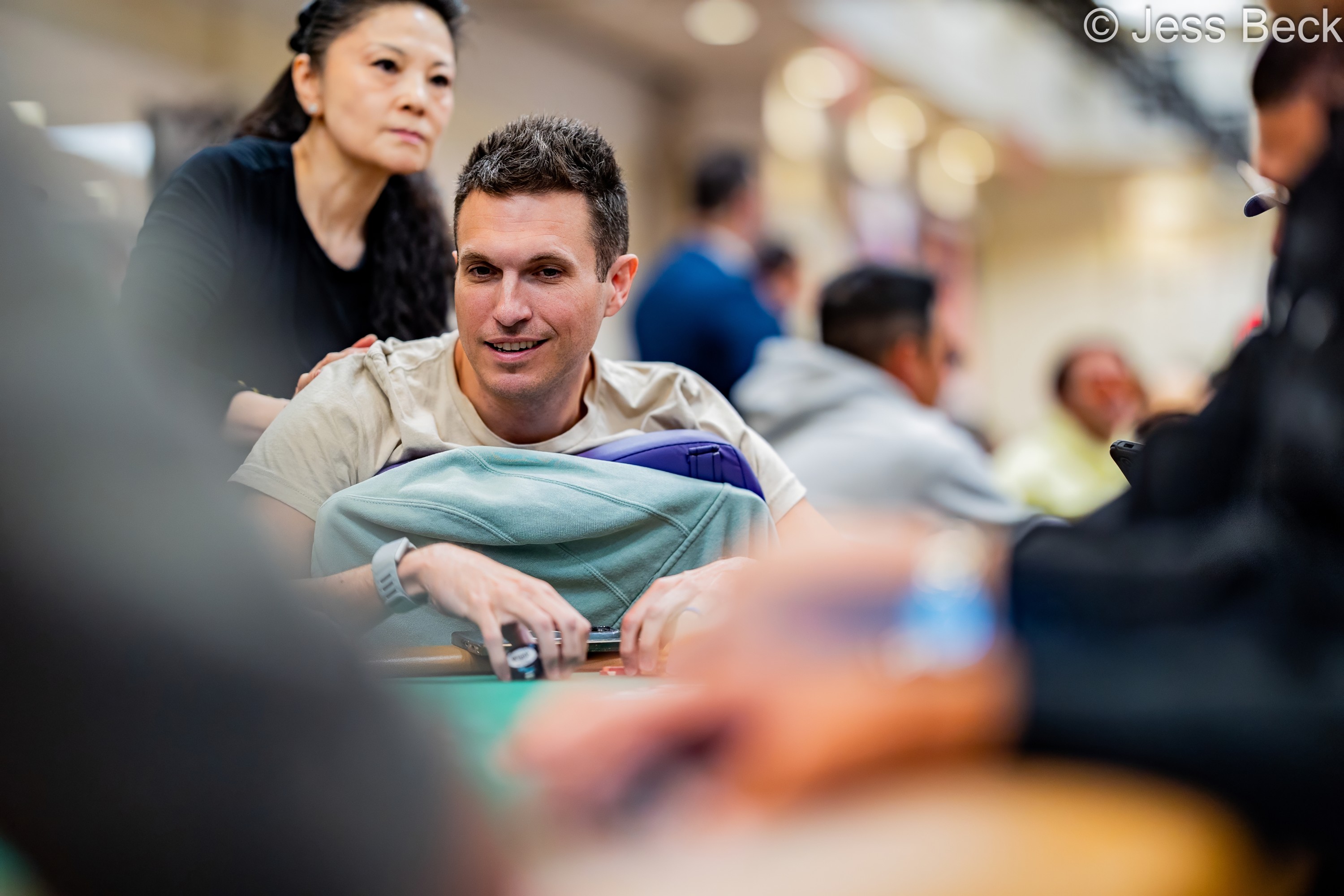德州扑克传奇道格·波尔克的疯狂WSOP主赛事首日：一小时内经历生死轮回 - 澳门银河登录